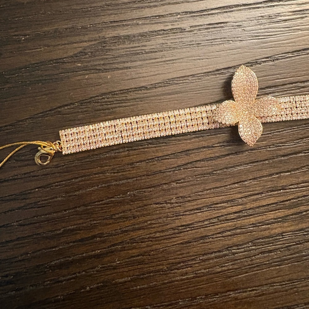 NEW Eye Candy Rhinestone Flower Bracelet - Picture 3 of 4
